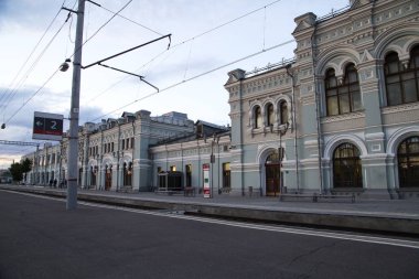  Rizhsky tren istasyonu (Rizhsky vokzal, Riga station) Rusya'nın Moskova kentinde dokuz ana tren istasyonları biridir. 1901 yılında inşa edilmiş 