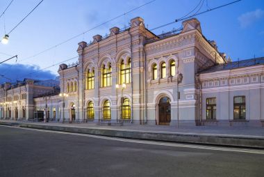  Rizhsky tren istasyonu (Rizhsky vokzal, Riga station) Rusya'nın Moskova kentinde dokuz ana tren istasyonları biridir. 1901 yılında inşa edilmiş 
