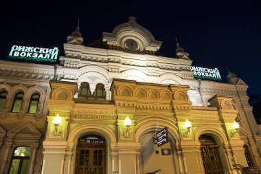  Rizhsky tren istasyonu (Rizhsky vokzal, Riga station) Rusya'nın Moskova kentinde dokuz ana tren istasyonları biridir. 1901 yılında inşa edilmiş 