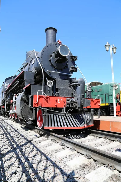 古代蒸気機関車、モスクワ ロシア、Rizhsky 鉄道駅 (Rizhsky センター、リガ駅の鉄道博物館) — ストック写真