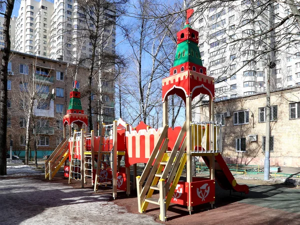 Ny lekplats i Moskva, Ryssland — Stockfoto