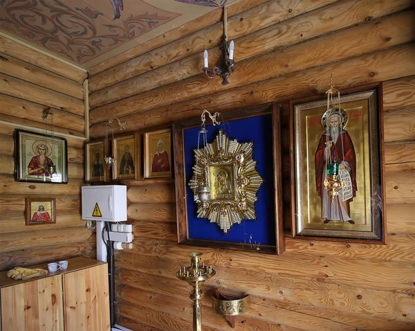 Interno Chiesa ortodossa in legno a Mosca, Russia — Foto Stock