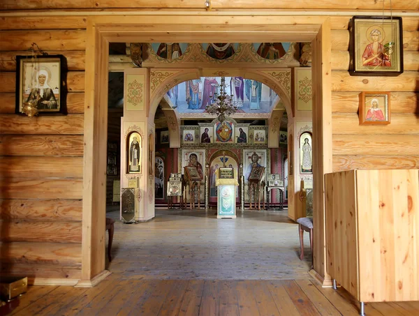 Interior Wooden Orthodox church in Moscow, Russia — Stock Photo, Image