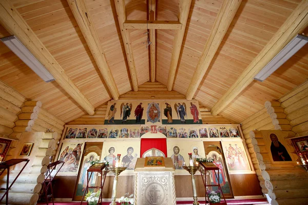Interior Iglesia ortodoxa moderna de madera en Moscú, Rusia —  Fotos de Stock