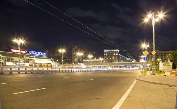 Tráfico de coches en el centro de Moscú por la noche (Prospekt Mira), Rusia —  Fotos de Stock