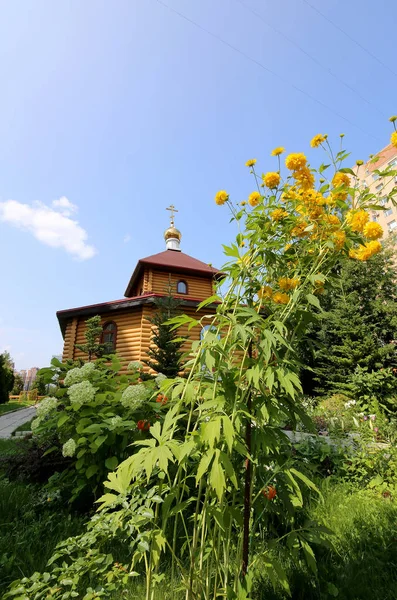 Igreja Ortodoxa de madeira em Moscou, Rússia — Fotografia de Stock