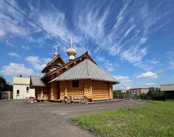 ロシアのモスクワでのモダンな木製正教会 — ストック写真