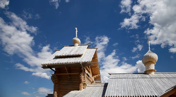 Moderna trä ortodoxa kyrkan i Moskva, Ryssland — Stockfoto