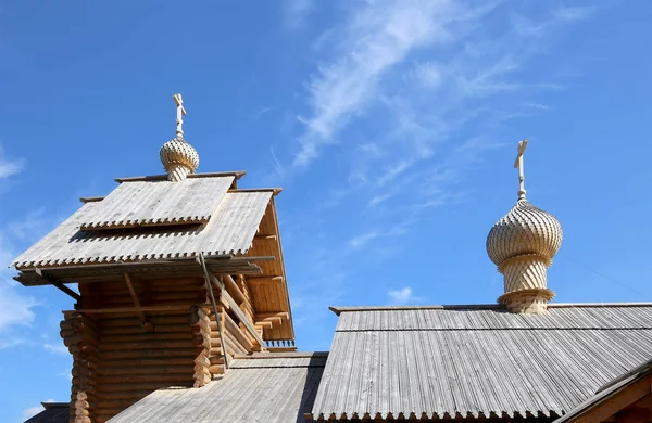 Moderna trä ortodoxa kyrkan i Moskva, Ryssland — Stockfoto