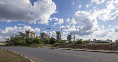 çok katlı bina altında inşaat, yüksek çok katlı gelecekteki house için birçok aileler ve yeni bir hayat, Moskova, Rusya Federasyonu  