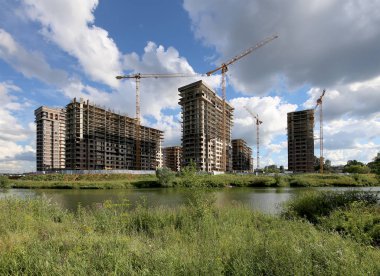 çok katlı bina altında inşaat, yüksek çok katlı gelecekteki house için birçok aileler ve yeni bir hayat, Moskova, Rusya Federasyonu  