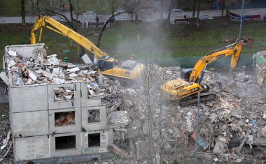 Yıkım ve eski bir ev. Moscow, Rusya Federasyonu  