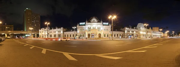 Panorama över Rizhsky järnvägsstationen (Rizhsky vokzal, Riga station) är en av de nio viktigaste järnvägsstationerna i Moskva. Det byggdes 1901 — Stockfoto