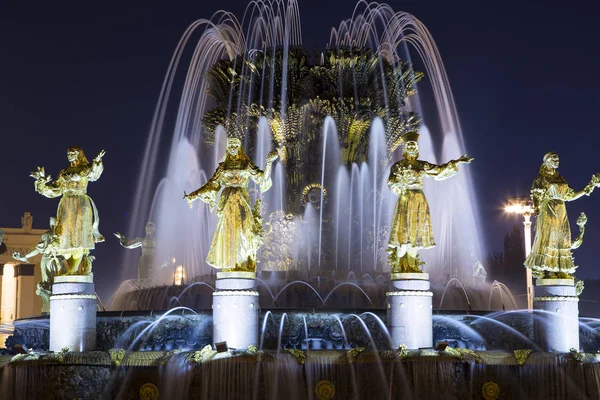 Fountain Friendship of Nations (1951-54, Hanke suihkulähde arkkitehdit K. Topuridze ja G. Konstantinovsky) -VDNKH (All-Russia messukeskus), Moskova, Venäjä — kuvapankkivalokuva