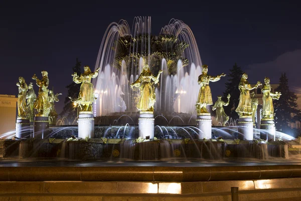 Fountain Friendship of Nations (1951-54, Hanke suihkulähde arkkitehdit K. Topuridze ja G. Konstantinovsky) -VDNKH (All-Russia messukeskus), Moskova, Venäjä — kuvapankkivalokuva