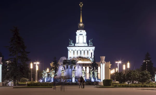 Vdnkh 領土 (全ロシア展示センター、全ロシア展示センターとも呼ばれます) のランドマークは、モスクワ、ロシアの永久的な汎用トレード ショー — ストック写真