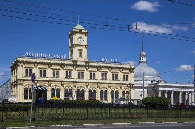 Cephe Bolshaya demiryolu station(Written Leningradsky railway station in Russian)--bina Tarihi Moskova, Rusya'nın dokuz ana tren istasyonları biridir 