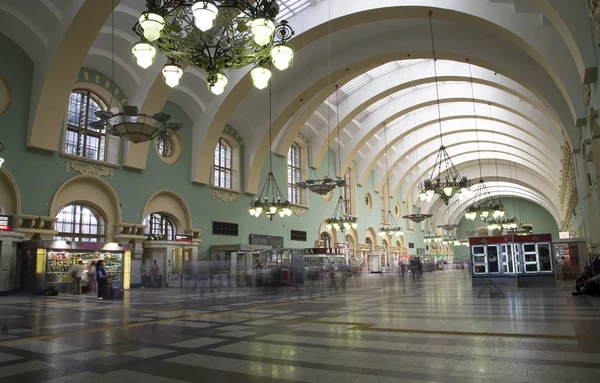 Kazansky järnvägsterminal (Kazansky vokzal)--är en av nio järnvägsterminaler i Moskva. Konstruktionen av den moderna byggnaden med utformning av arkitekten Alexey Shchusev startade 1913 och avslutades i 1940 — Stockfoto