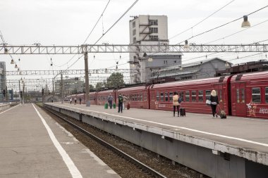 Trende Moskova yolcu platformu (Paveletsky tren istasyonu) Rusya'nın Moskova kentinde dokuz ana tren istasyonları biridir