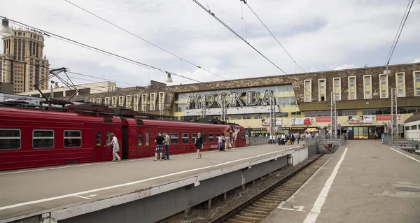 Trende Moskova yolcu platformu (Paveletsky tren istasyonu) Rusya'nın Moskova kentinde dokuz ana tren istasyonları biridir