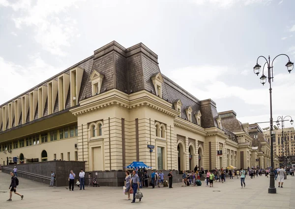 Paveletsky estación de tren y pasajeros es una de las nueve principales estaciones de tren en Moscú, Rusia —  Fotos de Stock