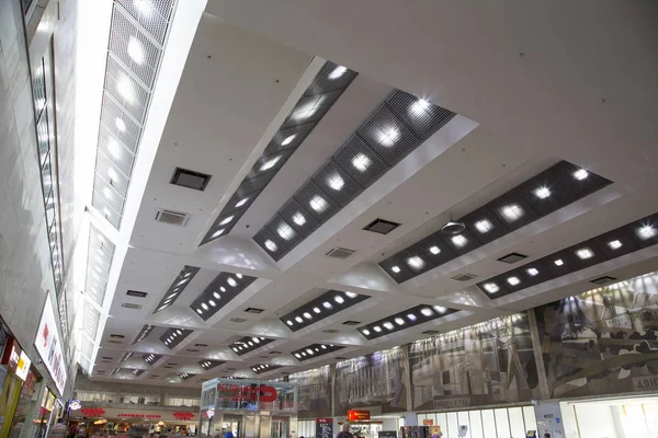 Interior of Paveletsky railway station -- is one of the nine main railway stations in Moscow, Russia — Stock Photo, Image