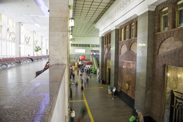 Interior de la estación de tren Paveletsky es una de las nueve principales estaciones de tren en Moscú, Rusia — Foto de Stock