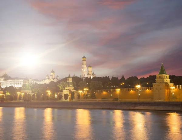 Nocny widok na Kreml, Moskwa, Rosja - najbardziej popularny pogląd Moskwa — Zdjęcie stockowe