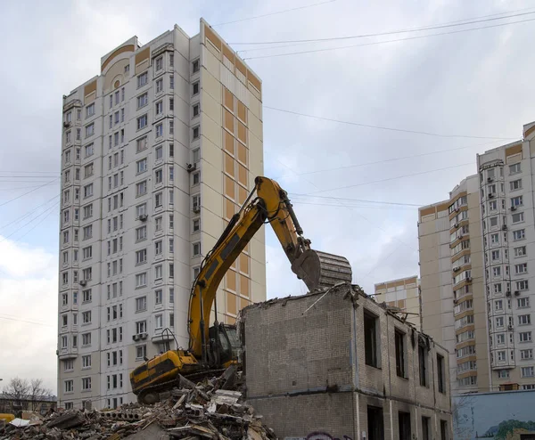 Demolice starého domu. Moskva, Rusko — Stock fotografie