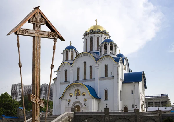 Kerk van de bescherming van de moeder Gods op Yasenevo, Mosco — Stockfoto