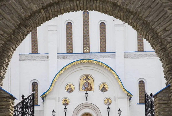 Kirche zum Schutz der Gottesmutter in Yasenevo, Moskau, Russland. Der Tempel wurde im Jahr 2009 gegründet und finanziert sich aus Spenden — Stockfoto