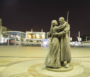 Slavianka veda ((2014) heykeltıraşlar bir ekip tarafından oluşturuldu: Molokostov, Shcherbakov ve Sherbakov rehberliğinde Danilov, mimar)--Belorussky demiryolu Moskova, Rusya terminal de anıt