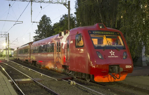 Aeroexpress auf dem weißrussischen Bahnhof. moskau, russland -- Hochgeschwindigkeitszug erworben oao "russische Eisenbahnen" für den Einsatz auf den russischen Hochgeschwindigkeitsbahnen — Stockfoto