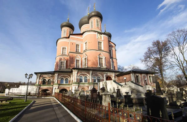 Donskoy Manastırı. Ortaçağ Rusya topraklarında kiliseler - manastır 1591 kurulan ve bir kale eskiden. Moscow, Rusya Federasyonu