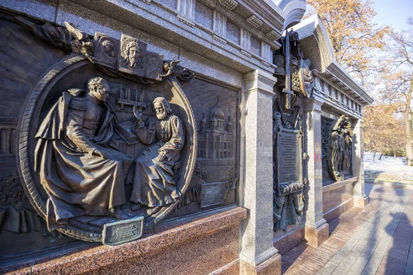 Simge yapılar güzel Alexander Bahçe yakınındaki antik Kremlin (kış), Moskova, Rusya Federasyonu — Stok fotoğraf