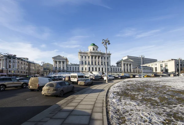 Pashkov House, neoklasik mansion yakınındaki Kremlin (Vasiliy Bazhenov tarafından) Moskova, Rusya  