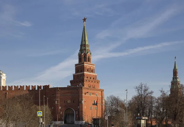 Moskauer Kreml an einem sonnigen Wintertag, Russland — Stockfoto