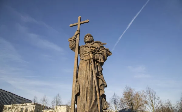 Kutsal Prens Vladimir Borovitskaya Meydanı yakınındaki Kremlin, Rusya Moskova'da büyük anıt. Açılış töreni 4 Kasım 2016 gerçekleşti — Stok fotoğraf