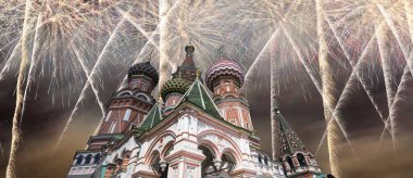 Saint Basil Katedrali (tapınak fesleğen mübarek), Kızıl Meydan, Moskova, Rusya üzerinde havai fişek