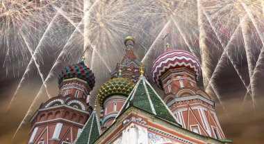 Saint Basil Katedrali (tapınak fesleğen mübarek), Kızıl Meydan, Moskova, Rusya üzerinde havai fişek