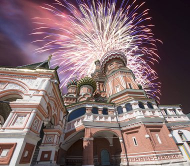 Saint Basil Katedrali (tapınak fesleğen mübarek), Kızıl Meydan, Moskova, Rusya üzerinde havai fişek