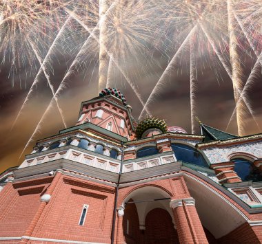 Saint Basil Katedrali (tapınak fesleğen mübarek), Kızıl Meydan, Moskova, Rusya üzerinde havai fişek