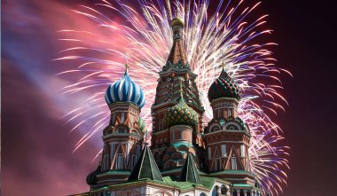 Saint Basil Katedrali (tapınak fesleğen mübarek), Kızıl Meydan, Moskova, Rusya üzerinde havai fişek