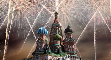 Saint Basil Katedrali (tapınak fesleğen mübarek), Kızıl Meydan, Moskova, Rusya üzerinde havai fişek