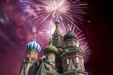 Saint Basil Katedrali (tapınak fesleğen mübarek), Kızıl Meydan, Moskova, Rusya üzerinde havai fişek