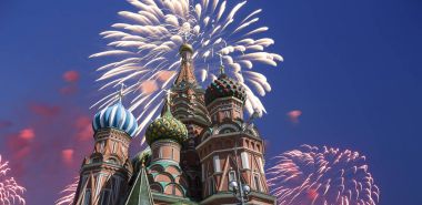 Saint Basil Katedrali (tapınak fesleğen mübarek), Kızıl Meydan, Moskova, Rusya üzerinde havai fişek