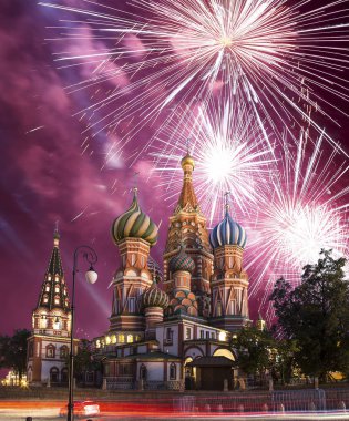 Saint Basil Katedrali (tapınak fesleğen mübarek), Kızıl Meydan, Moskova, Rusya üzerinde havai fişek