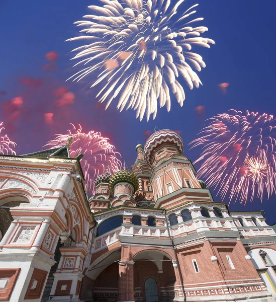 성 바 실 성당 (사원의 바 축복된), 붉은 광장, 모스크바, 러시아에 불꽃놀이 — 스톡 사진