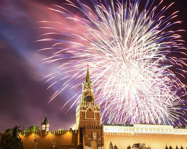 Ohňostroj nad moskevského Kremlu, Rusko — Stock fotografie