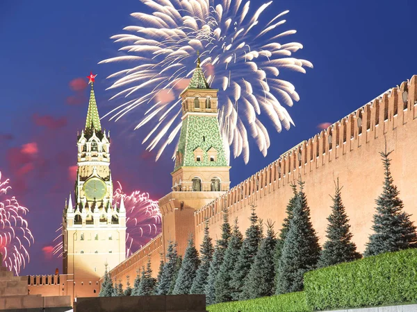 Sztuczne ognie nad Kreml Moskwa, Rosja — Zdjęcie stockowe